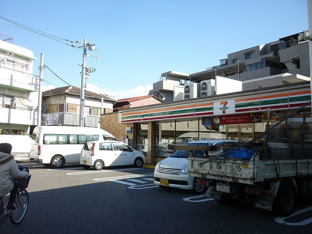 Convenience store. Seven-Eleven Yokohama Totsuka Yoshida-cho store (convenience store) to 777m