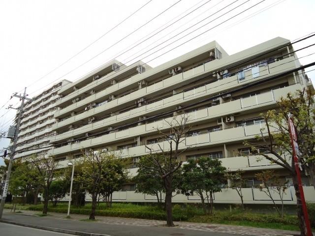 Local appearance photo. Flat to the station