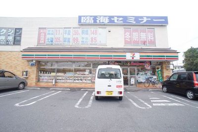 Convenience store. Seven-Eleven date of the forest store up (convenience store) 220m