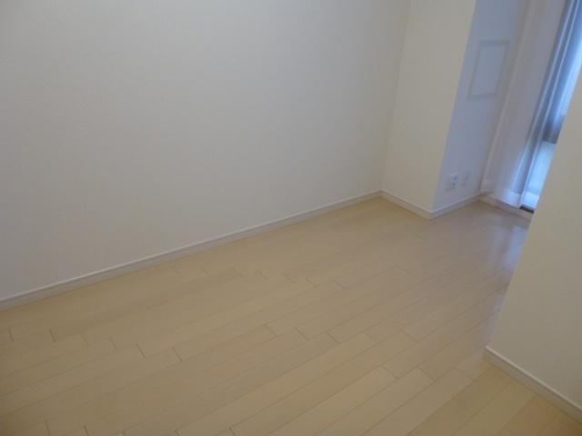 Non-living room. 4.3 Pledge Western-style