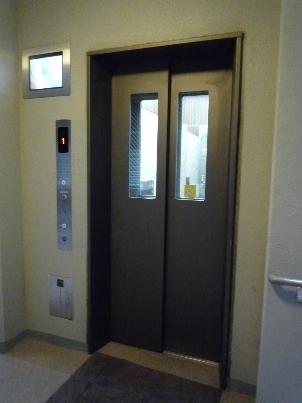 Other common areas. Auto-lock Elevator (2013 October shooting)