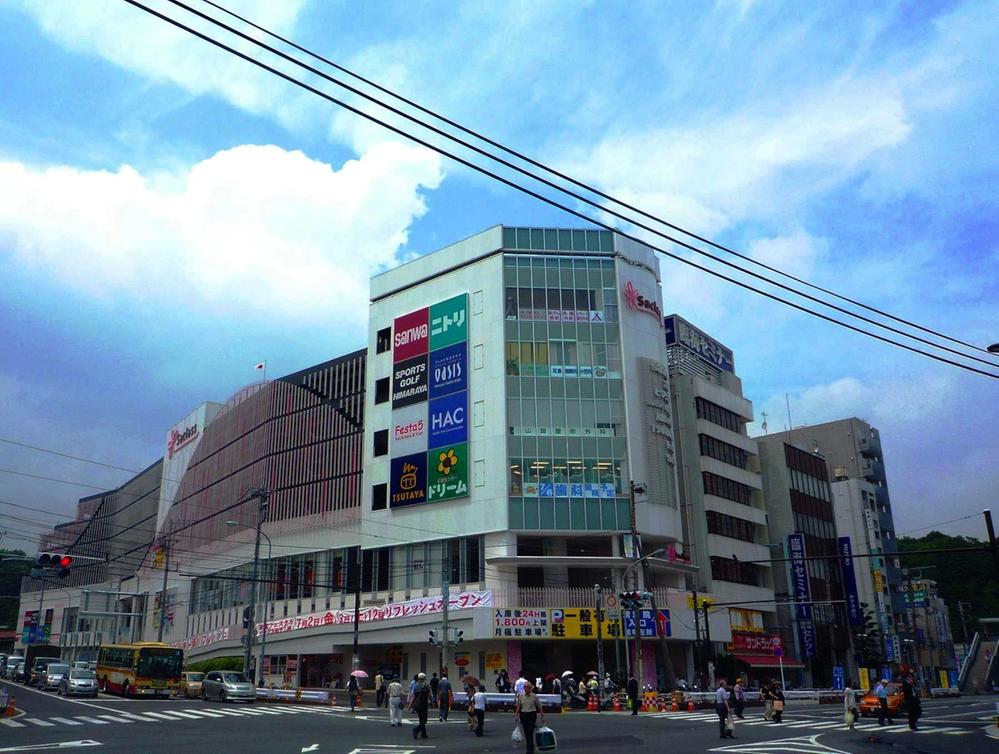 Shopping centre. Until Sakurasu 1600m
