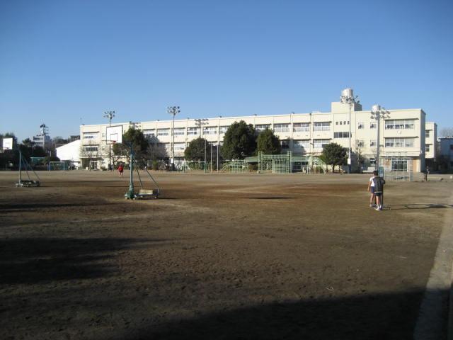 Primary school. To Higashi-Totsuka Small 1200m