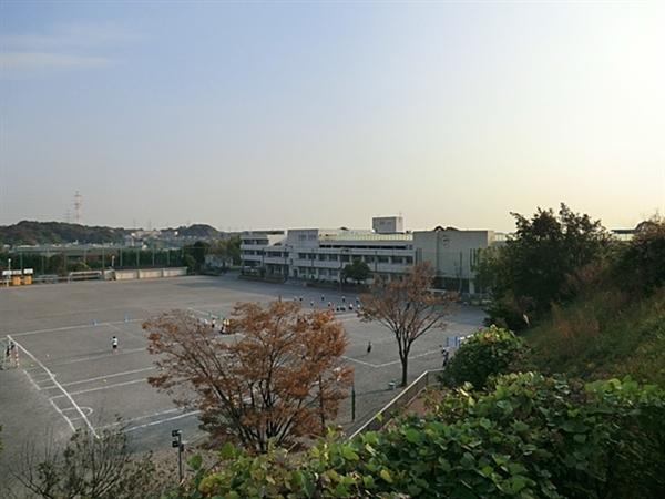 Primary school. Akiba to elementary school 1033m