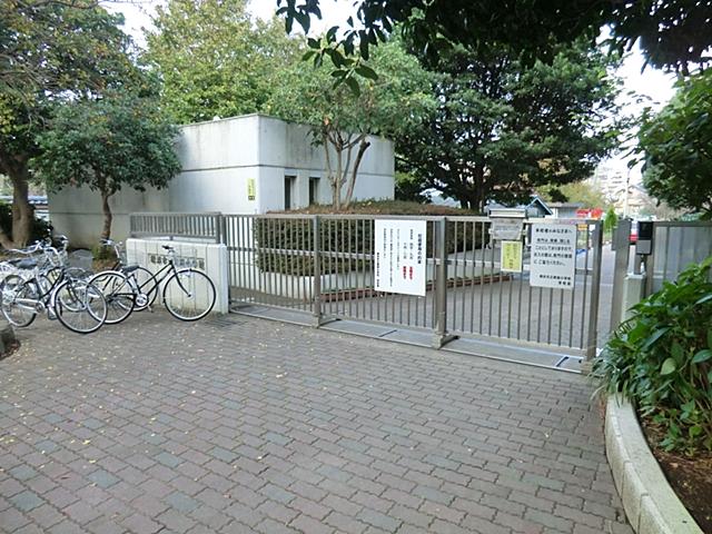 Primary school. Is Omoikkiri play likely in the 800m wide schoolyard to Yokohama Municipal Maioka Elementary School! Compassion, Maioka elementary school to cherish the moral