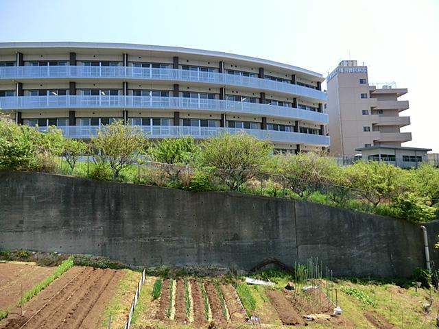 Hospital. 1100m General Hospital to Yokohama Maioka hospital is nearby. It is safe!