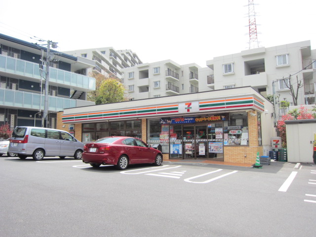 Convenience store. Seven-Eleven Yokohama Shimokurata the town store (convenience store) to 390m