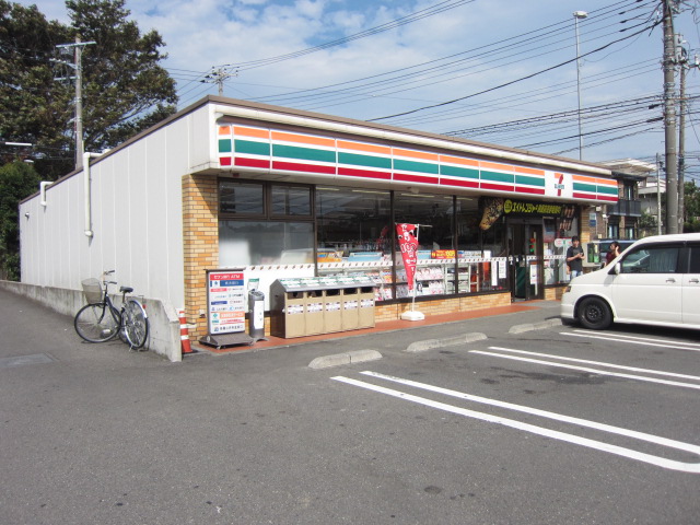 Convenience store. Seven-Eleven Yokohama Harajuku 3-chome up (convenience store) 1117m