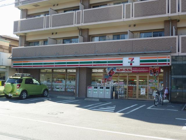 Convenience store. 730m to Seven-Eleven (convenience store)