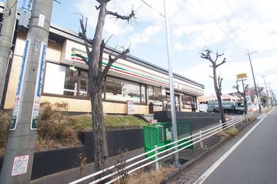 Convenience store. 190m to Seven-Eleven (convenience store)