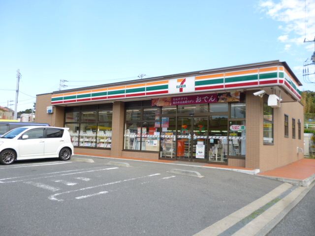 Convenience store. 530m to Seven-Eleven (convenience store)