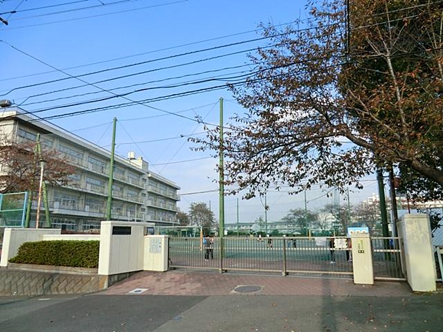 Primary school. 250m to Hirado stand elementary school