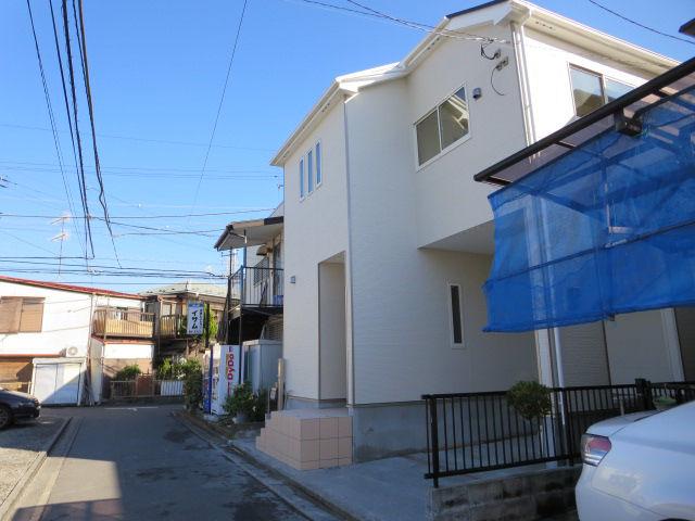 Local photos, including front road. Local (11 May 2013) Shooting