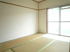 Living and room. 6 Pledge Japanese-style room there is a closet