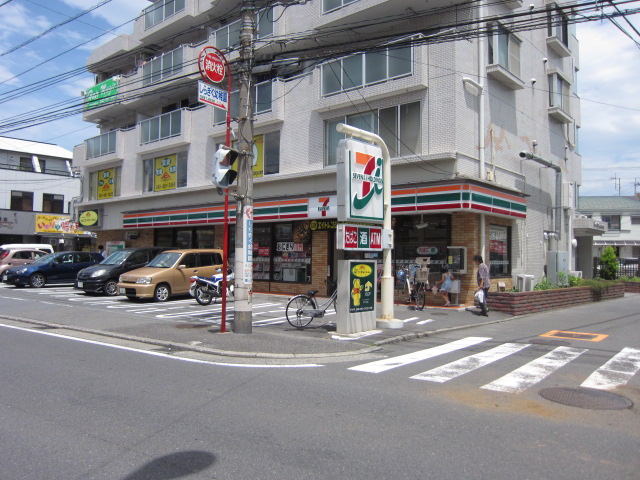 Convenience store. Seven-Eleven Yokohama Totsuka Kamikurata store up (convenience store) 445m