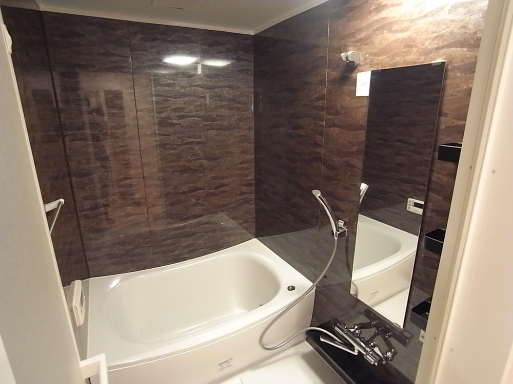 Bathroom. Anyway, stylish bathroom. Indoor (11 May 2013) Shooting