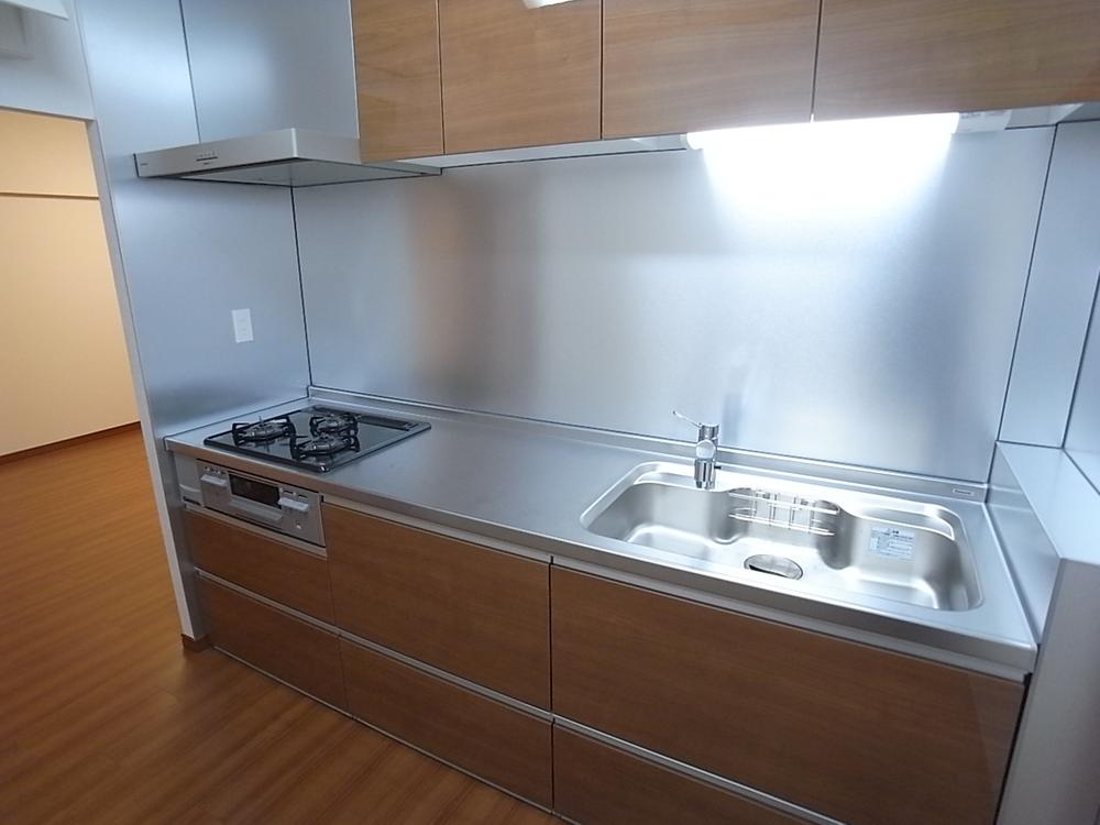 Kitchen. New is exchanged in the kitchen. Indoor (11 May 2013) Shooting