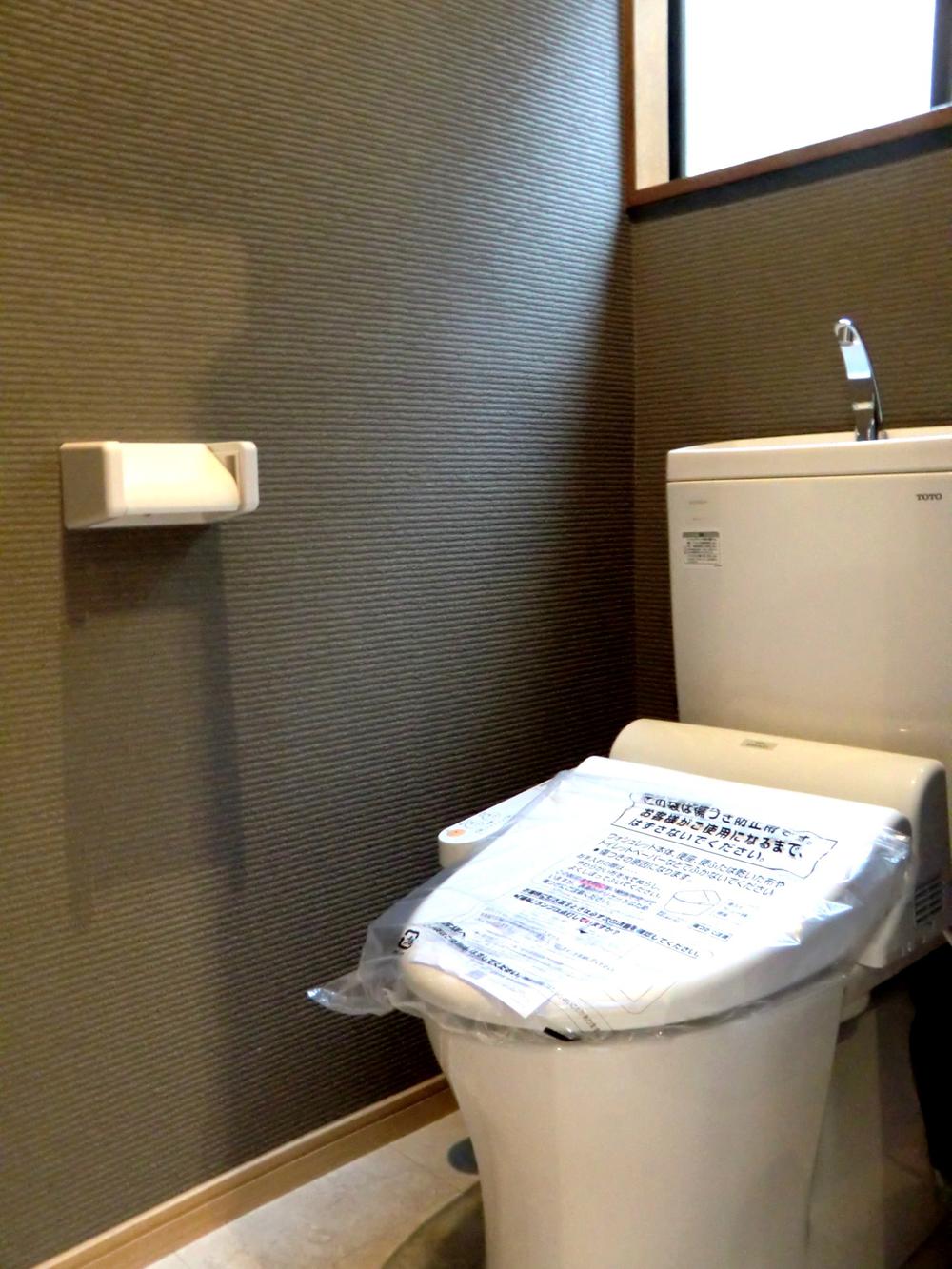 Toilet. Indoor (10 May 2013) Shooting