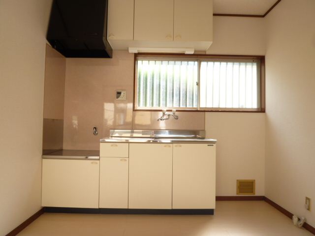 Kitchen. Also solid space ☆