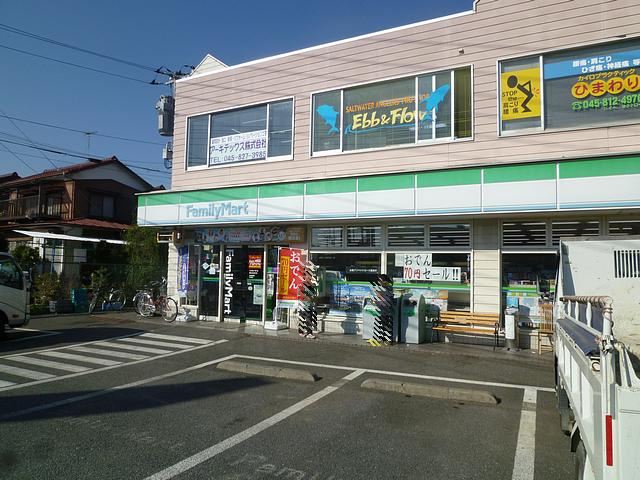Convenience store. 530m to Family Mart (convenience store)