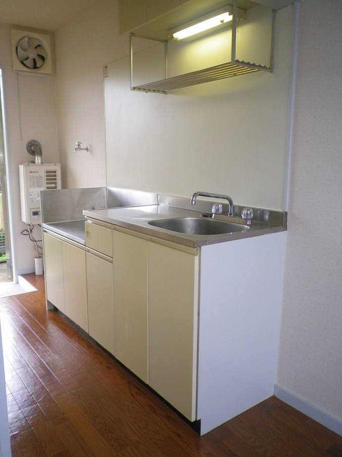 Kitchen. Gas stove 2 burners installed Allowed