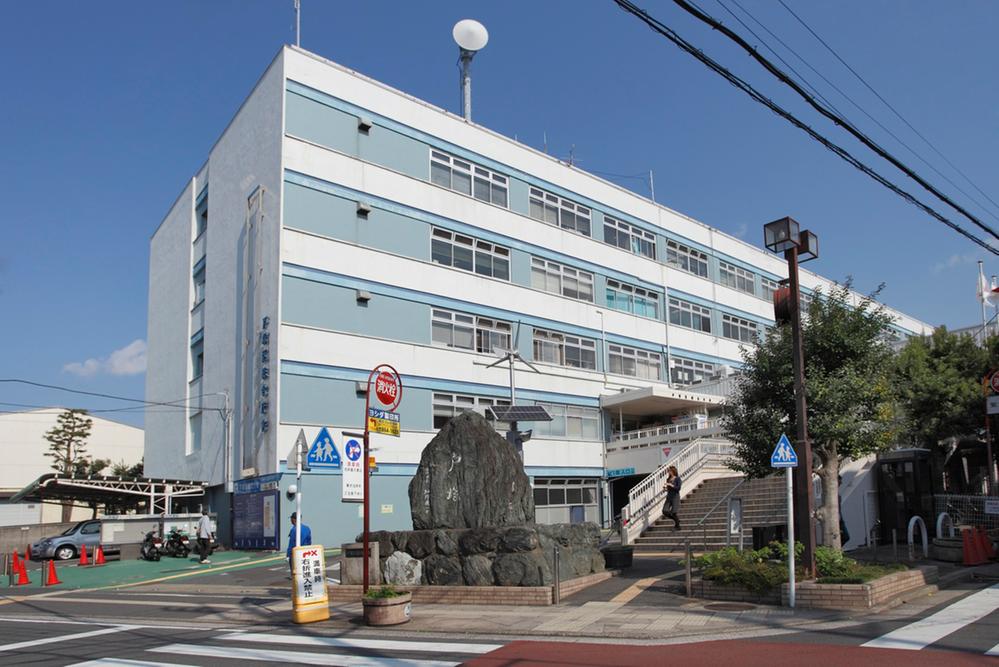 Government office. Totsuka ward office needed the procedure of 650m life to ward office, The distance of a 9-minute walk from home. 
