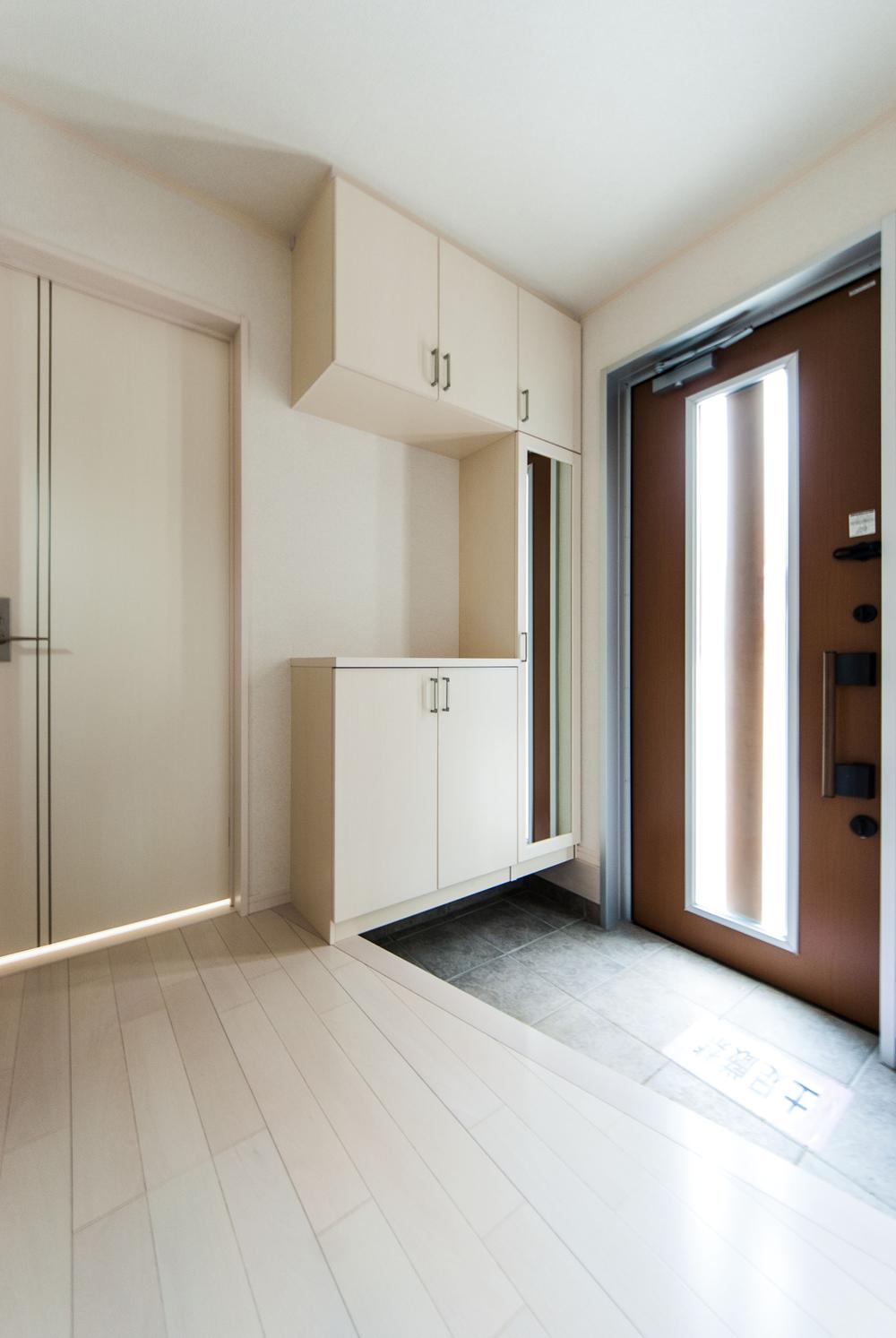 Entrance. Spacious bright entrance