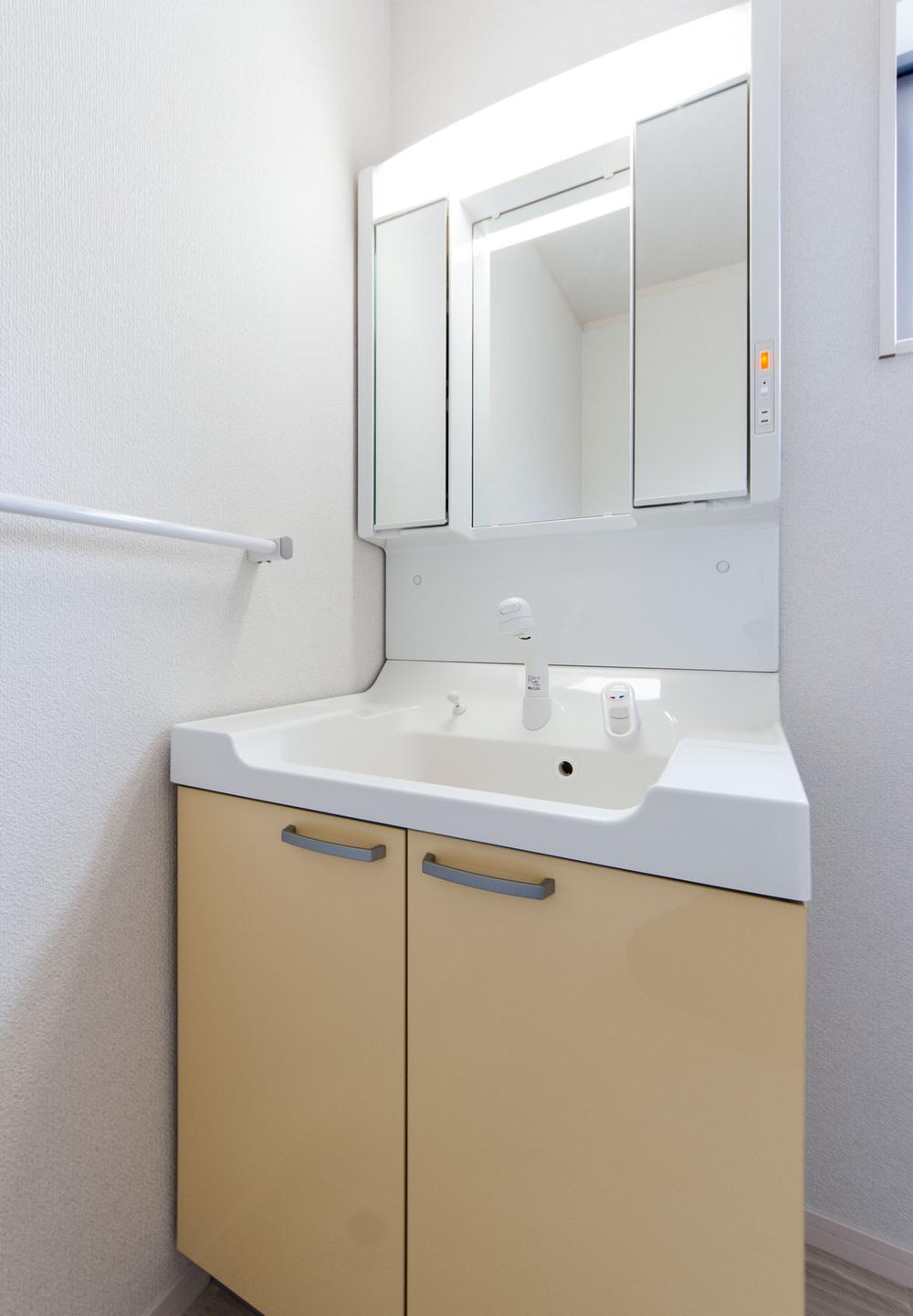 Wash basin, toilet. Vanity full of cleanliness ・ ・ It is easy to clean.