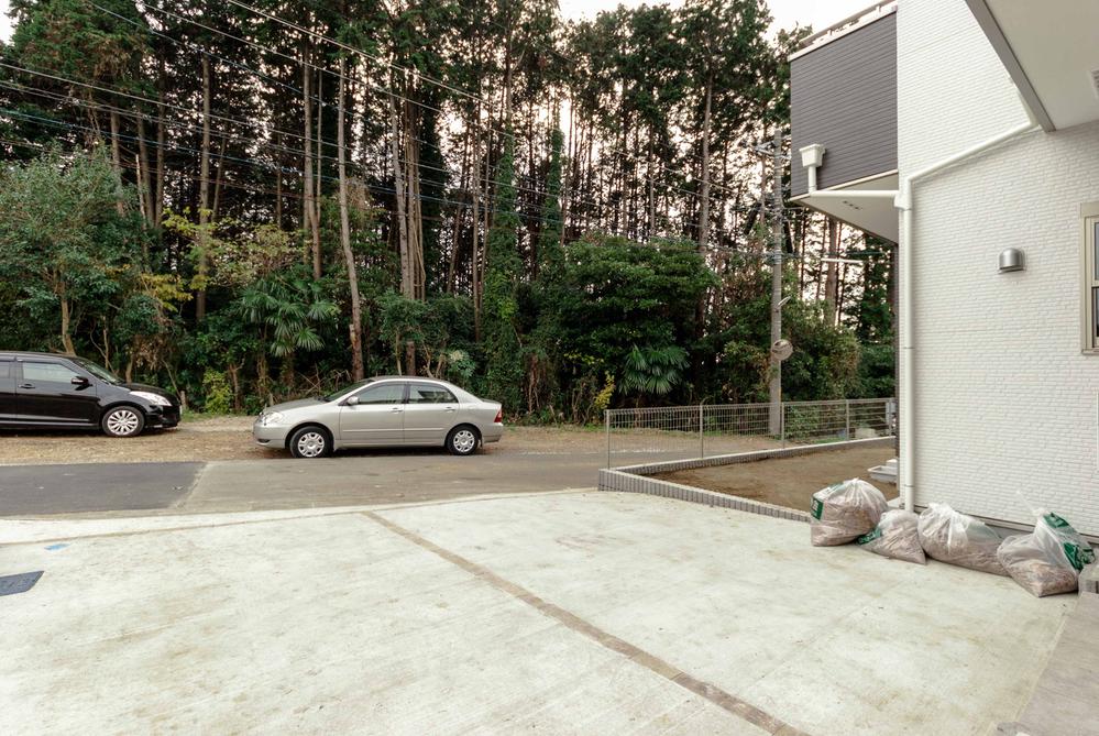 Parking lot. Parallel two parking