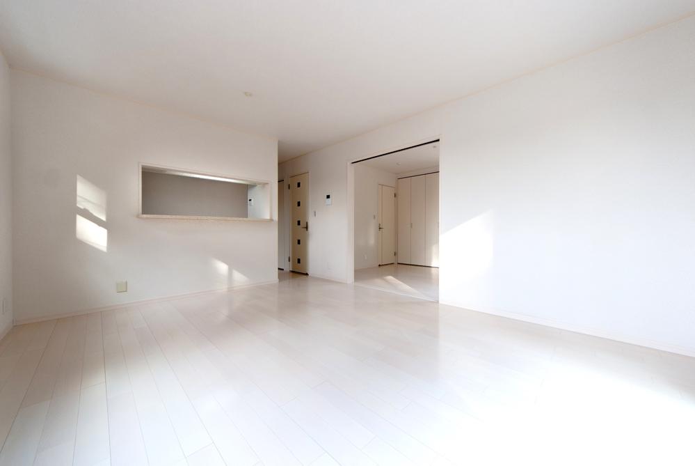 Living. Bright living room facing south