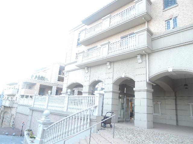Local appearance photo. The apartment is located in the location of the east slope