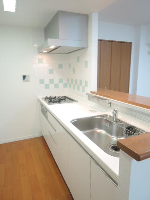 Kitchen. 3-neck with stove