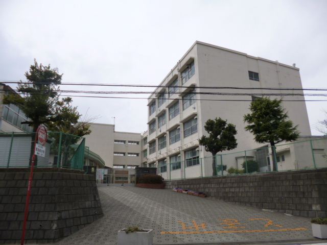 Primary school. Municipal Yabe up to elementary school (elementary school) 1500m