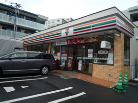 Convenience store. 650m to Seven-Eleven (convenience store)