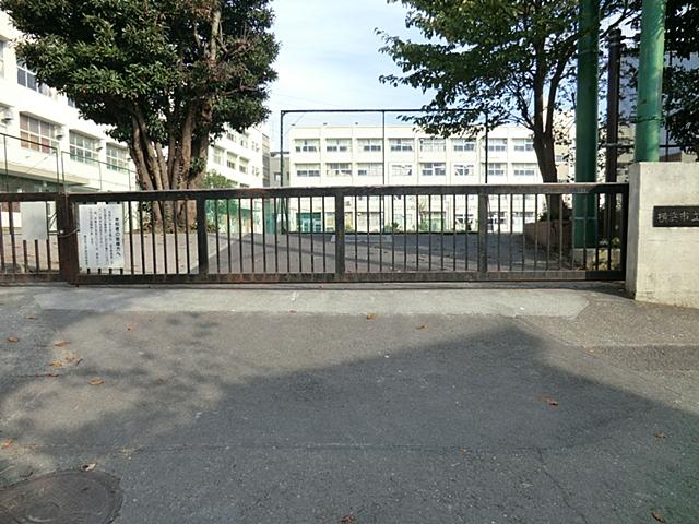 Junior high school. 1858m to Yokohama Municipal Totsuka junior high school