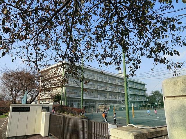 Primary school. Yokohama Municipal Hirado table 4-minute walk to the 260m elementary school to elementary school. Likely it requires smaller burden of school.