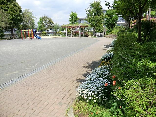 park. Just a good distance park of the walk of 110m small children to Hirado board park.
