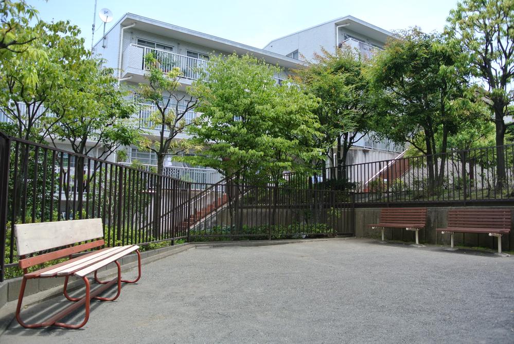 Other common areas. Park in the apartment site