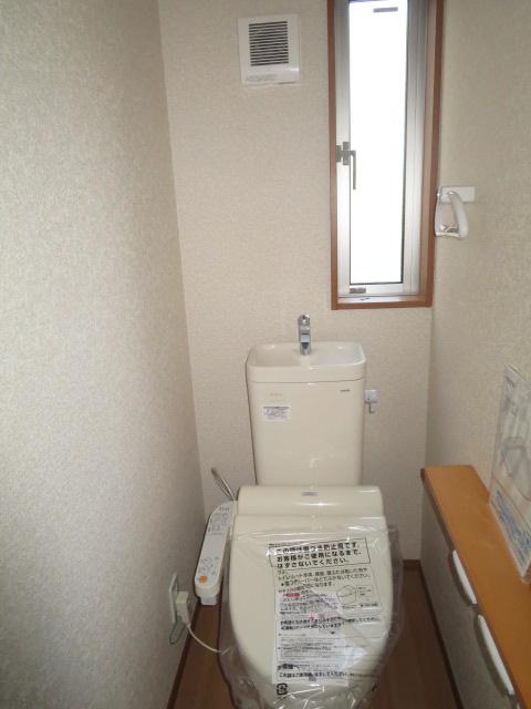 Toilet.  [Building 2] Indoor (11 May 2013) Shooting