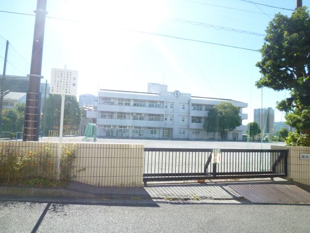 Primary school. 520m up to municipal east Shinano elementary school (elementary school)