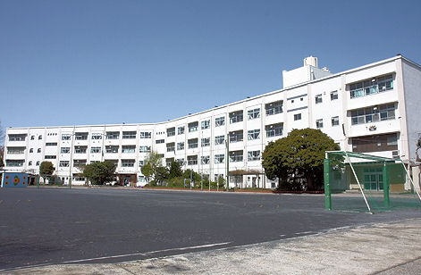 Primary school. 370m to Yokohama Municipal Chickadees elementary school (elementary school)