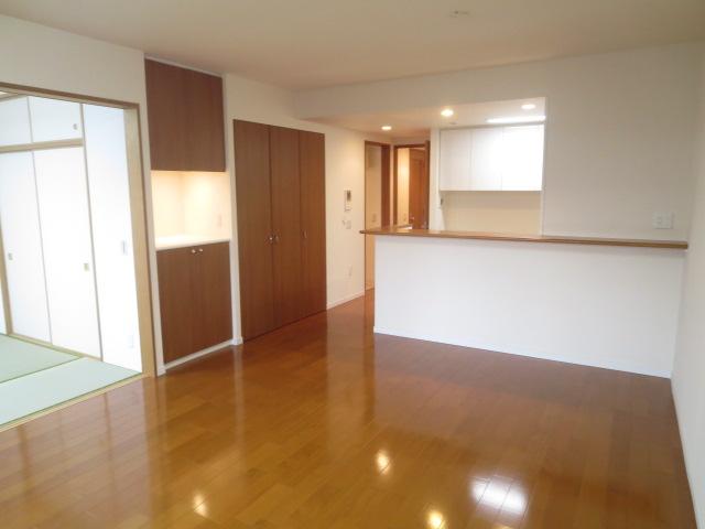 Non-living room. Indoor (12 May 2013) Shooting