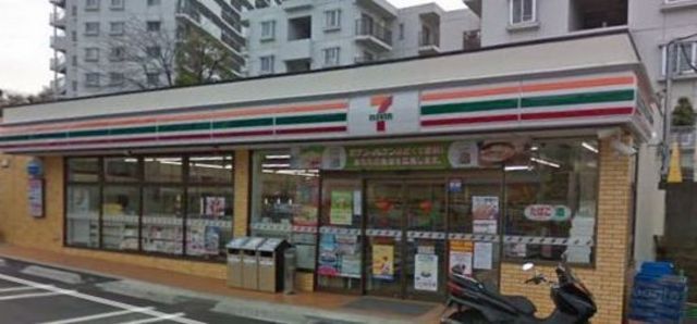 Convenience store. 550m to Seven-Eleven (convenience store)