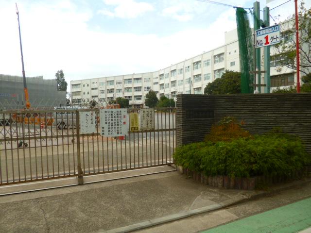 Primary school. 1567m to Yokohama Municipal Kogarah Elementary School