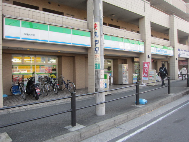 Convenience store. 512m to FamilyMart Totsuka Yazawa store (convenience store)