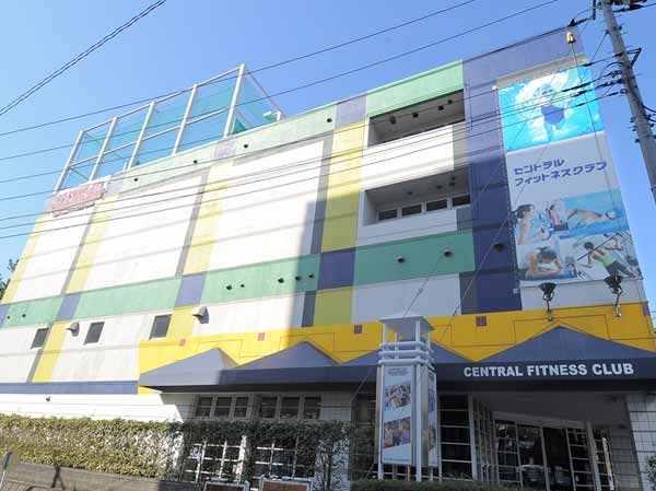 Surrounding environment. Central Fitness Club Higashi-Totsuka (about 50m / 1 minute walk) swimming, Fitness other colorful programs and school uniform, Jacuzzi, Mist sauna and other equipment also has been enhanced.