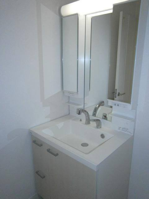 Wash basin, toilet. Example of construction