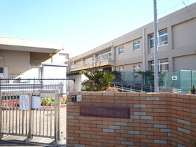 Primary school. Shimogo up to elementary school (elementary school) 900m