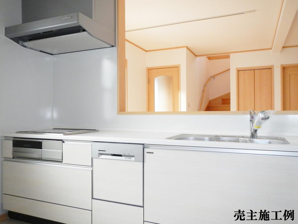 Other Equipment. Water purifier in which the nozzle of the shower is extended ・ High temperature and steam cleaning of dish washing and drying machine ・ Oily smoke also catch ventilator ・ Storage lot and convenient sliding door and underfloor storage, etc., Full enhancement of facilities
