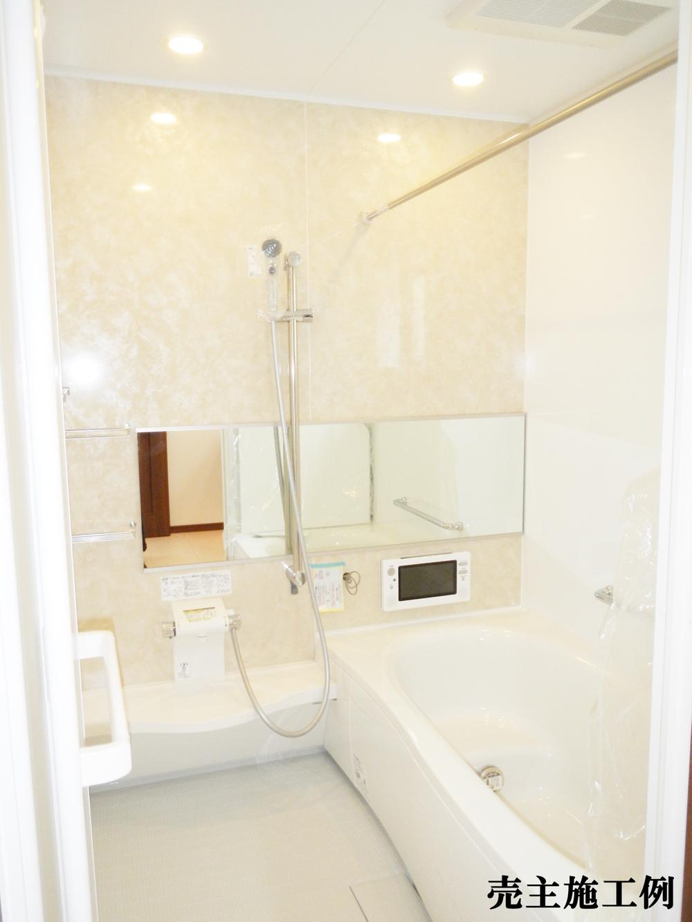 Bathroom. Kneaded the glass special flooring has become difficult slippery dry break the surface tension of water! With happy bathroom ventilation dryer even on a rainy day